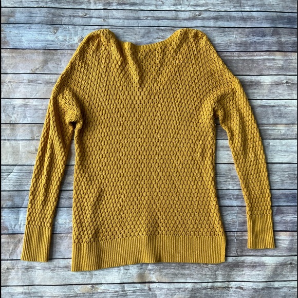 American Eagle - Mustard Sweater. - Picture 3 of 3